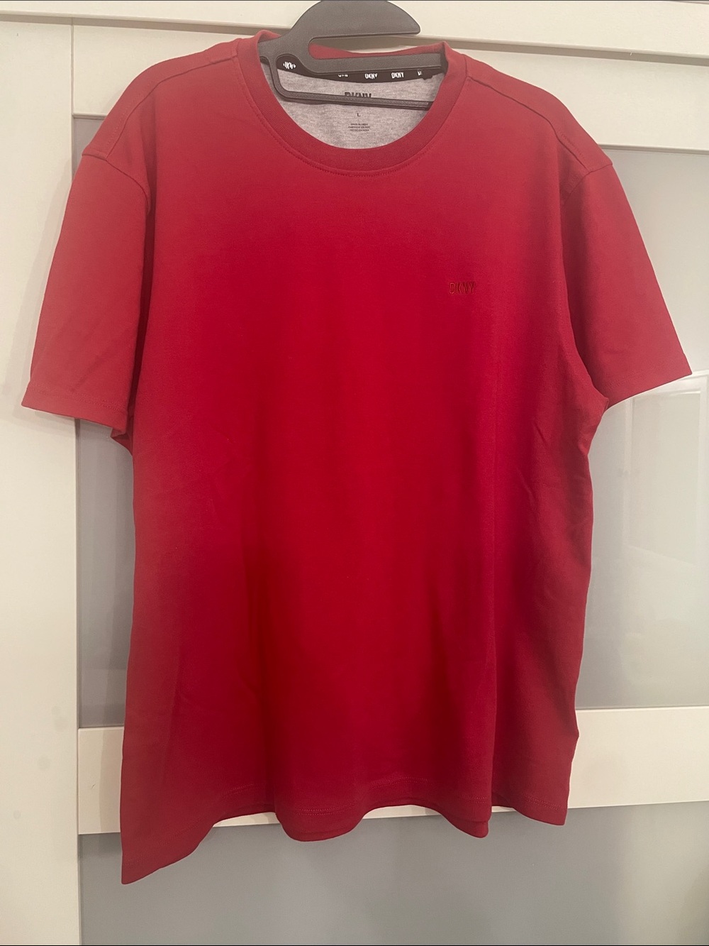 DKNY Men's Red Short Sleeve Crew Neck Tee